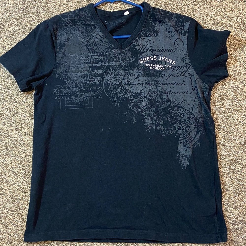Guess Black Graphic V-Neck Tee Size L